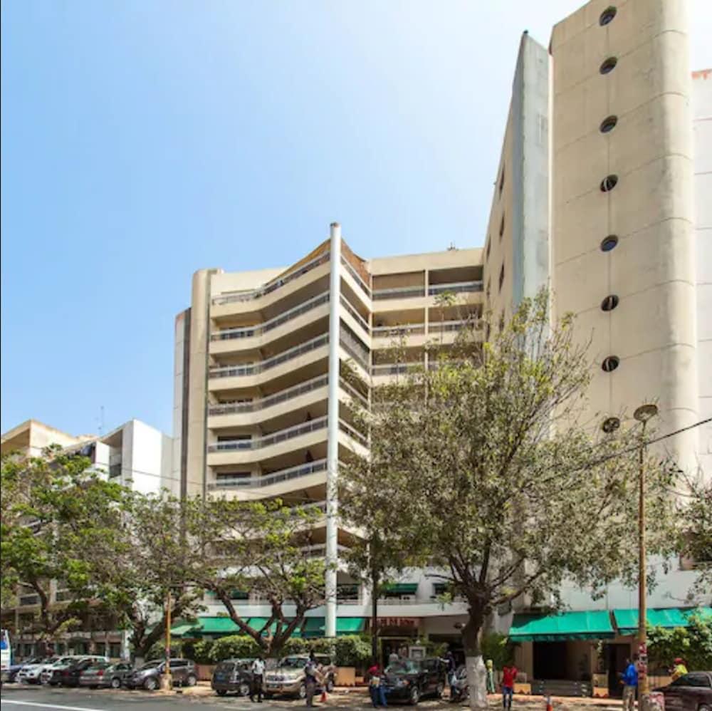 Cafe De Rome Hotel Dakar Exterior photo