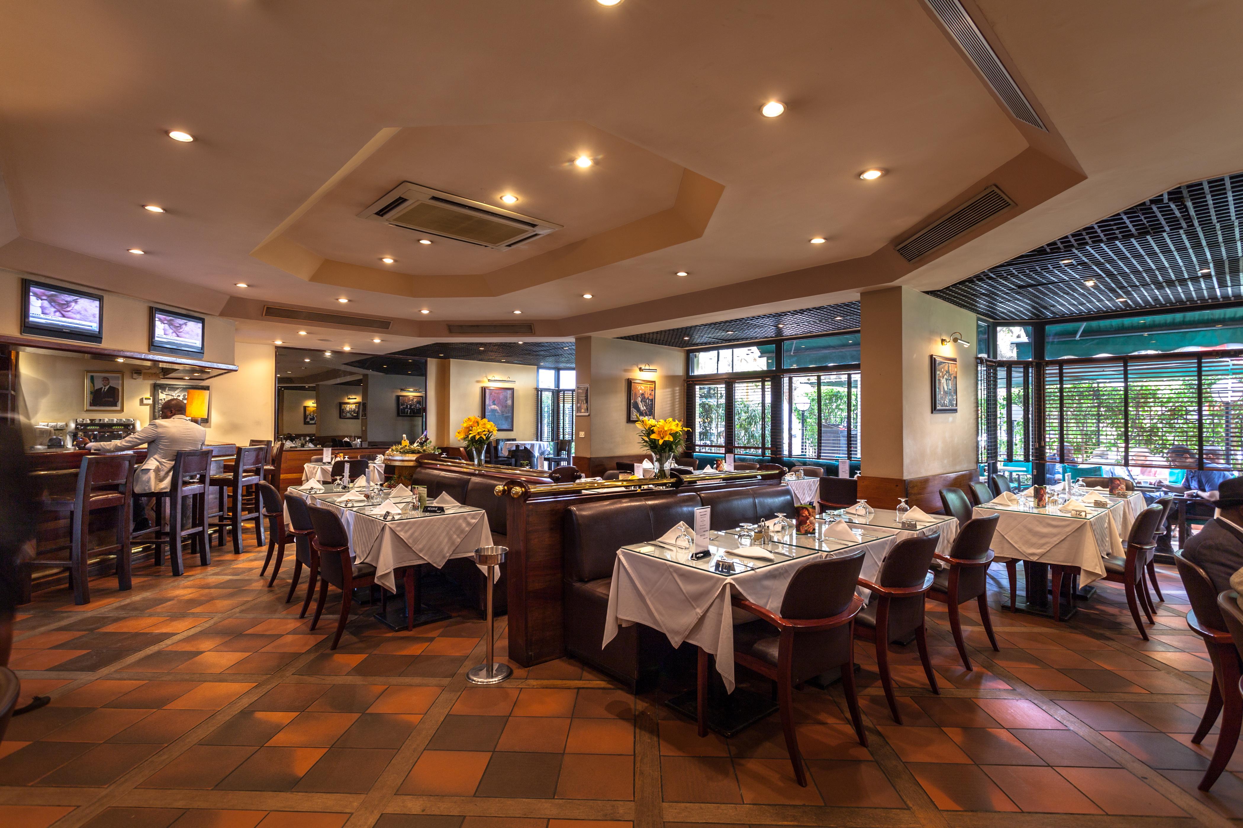 Cafe De Rome Hotel Dakar Exterior photo